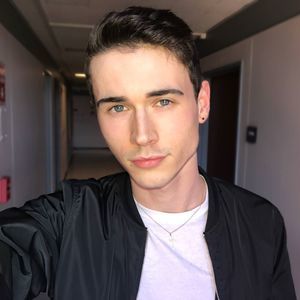 Meet your Posher, Troy